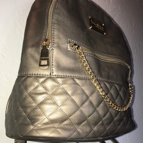 Backpack - Picture 2 of 8